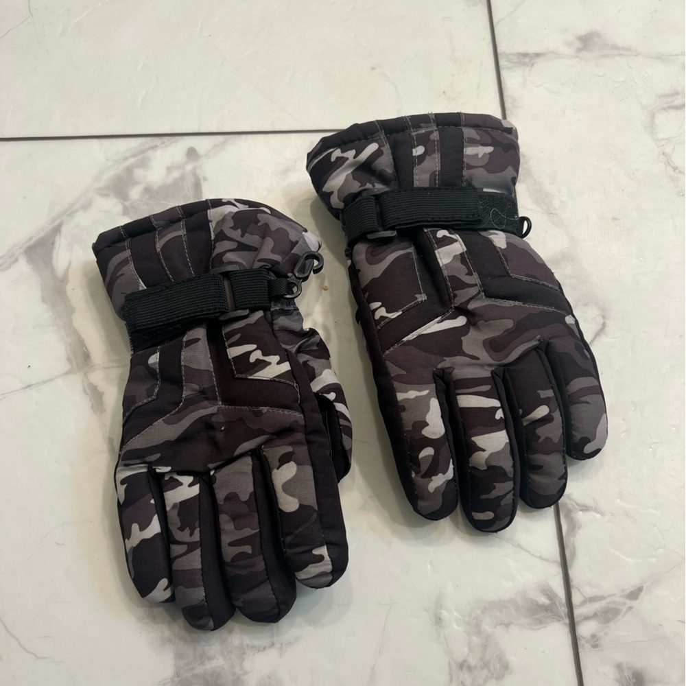 Target Black and White Mittens with Protective Padding Size Small